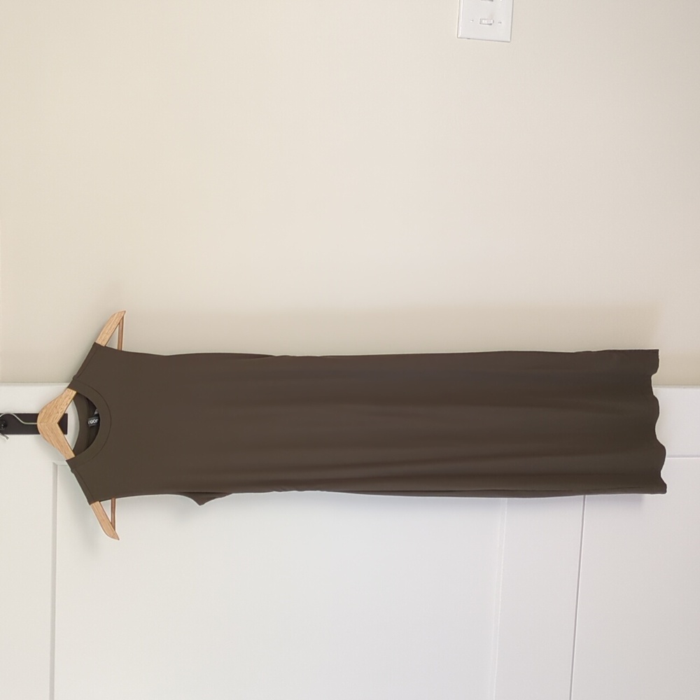 Vuori Sleeveless Olive Green dress